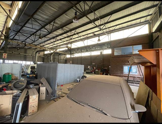 2,200M² WAREHOUSE FOR SALE IN CHLOORKOP